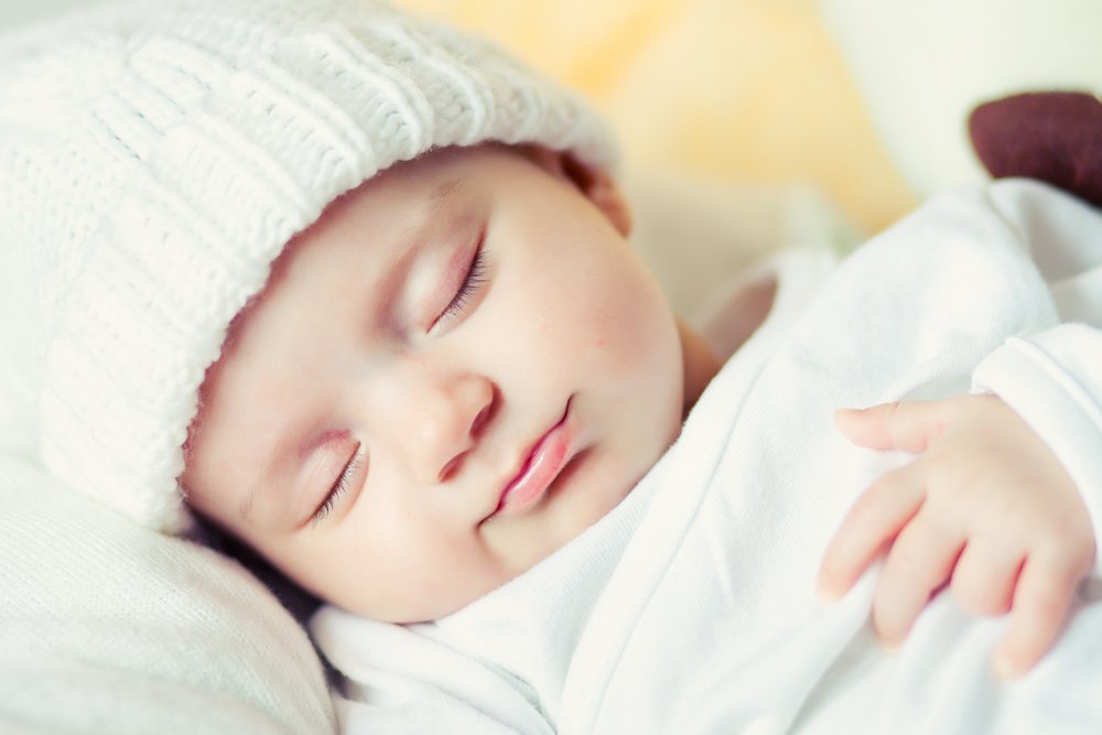 Видеть во сне ребенка грудного на руках. Малыш улыбается. Спящие малыши. Спящий младенец.